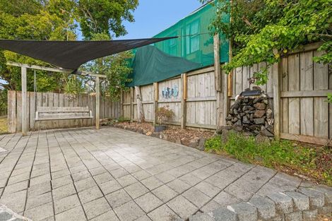 Photo of property in 10 Glucina Place, Glen Eden, Auckland, 0602