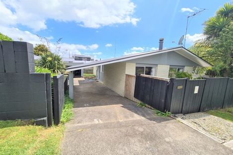 Photo of property in 2 Te Ngaere Place, Merrilands, New Plymouth, 4312