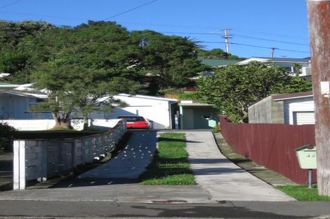 Photo of property in 42 Catherine Crescent, Paparangi, Wellington, 6037