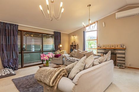 Photo of property in 14 Mokau Place, Terrace End, Palmerston North, 4410