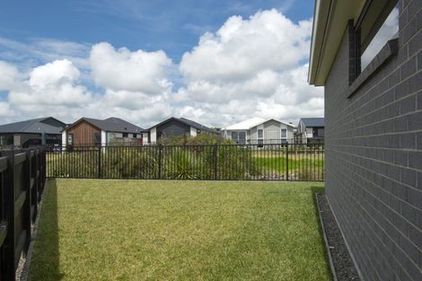 Photo of property in 42 Hinaki Street, Poike, Tauranga, 3112