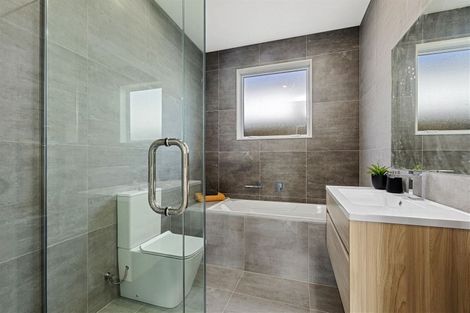 Photo of property in 5 Ropere Street, Kumeu, 0810