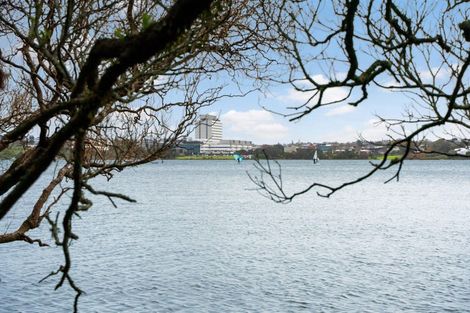 Photo of property in 5/258 Hurstmere Road, Takapuna, Auckland, 0622