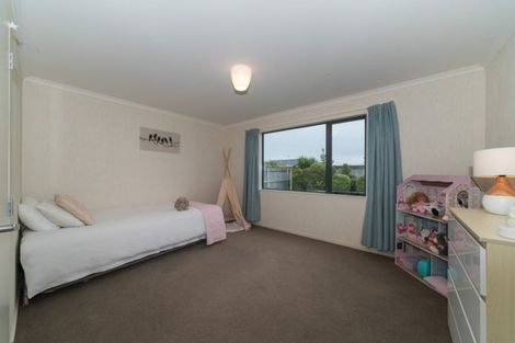Photo of property in 32 Tennyson Avenue, Kelvin Grove, Palmerston North, 4414