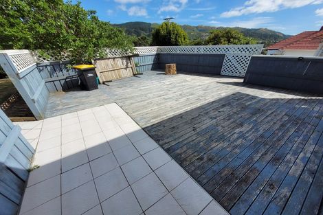 Photo of property in 2 Carleton Terrace, Tawa, Wellington, 5028