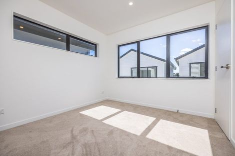 Photo of property in 17b Hogans Road, Glenfield, Auckland, 0629