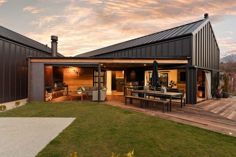 Photo of property in 2 Brodie Avenue, Arrowtown, 9302