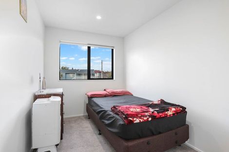 Photo of property in 8/25 Vodanovich Road, Te Atatu South, Auckland, 0610