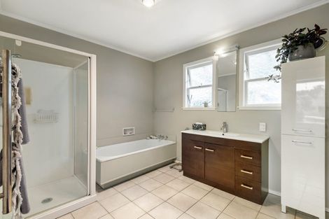 Photo of property in 27 Creamer Avenue, Belmont, Auckland, 0622