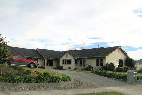 Photo of property in 27 Cashmere Drive, Fitzherbert, Palmerston North, 4410