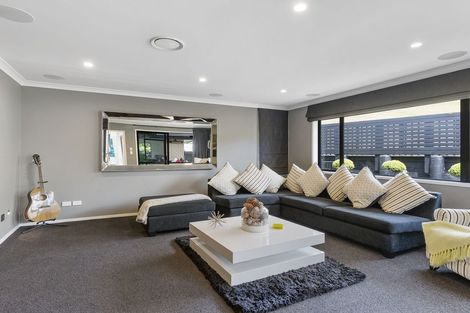 Photo of property in 17 Wautaiti Drive, Riverhead, 0820