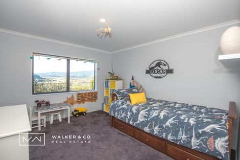 Photo of property in 22 James Nairn Grove, Riverstone Terraces, Upper Hutt, 5018