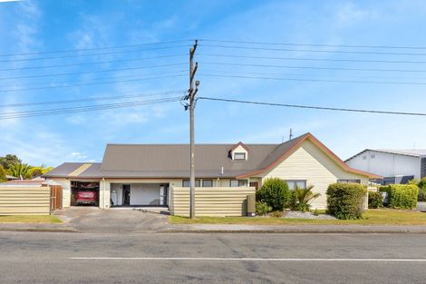 Photo of property in 92 Henley Street, Westport, 7825