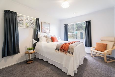 Photo of property in 40b Colchester Crescent, Newlands, Wellington, 6037