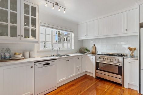 Photo of property in 25a Milford Road, Milford, Auckland, 0620