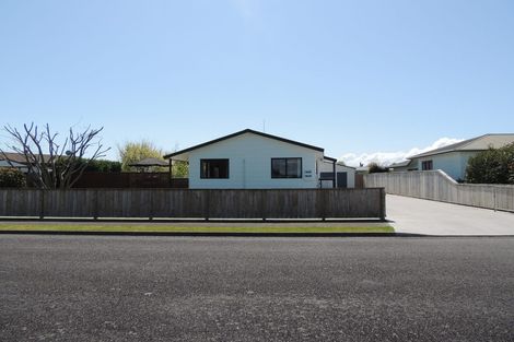 Photo of property in 7 Parfitt Place, Ngatea, 3503