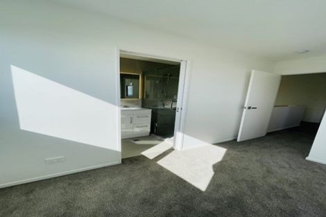 Photo of property in 42b Crestview Rise, Papakura, 2110