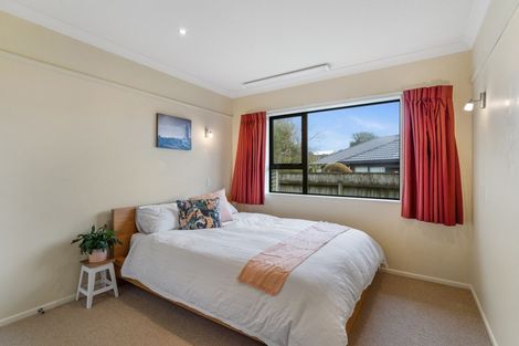 Photo of property in 11 Te Ropata Place, Waikanae Beach, Waikanae, 5036