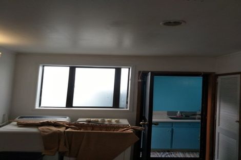 Photo of property in 6 Beaubank Road, Kelston, Auckland, 0602