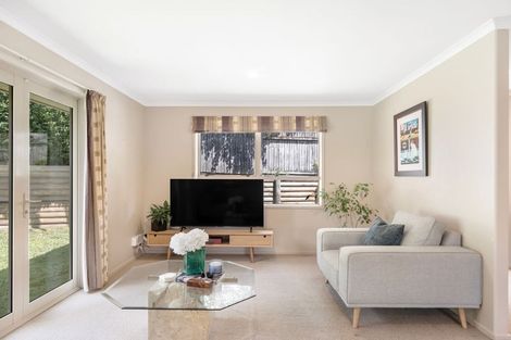 Photo of property in 8 Libra Place, Kawaha Point, Rotorua, 3010