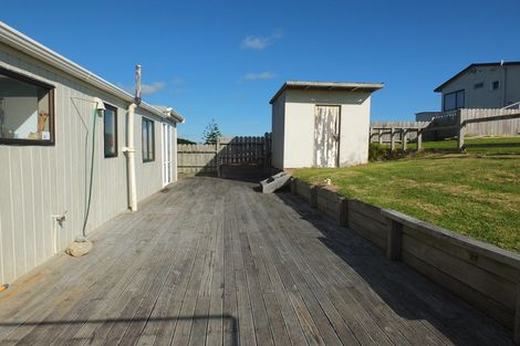 Photo of property in 12 Brown Terrace, Foxton Beach, Foxton, 4815