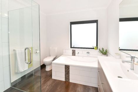 Photo of property in 27 The Circle, Manly, Whangaparaoa, 0930