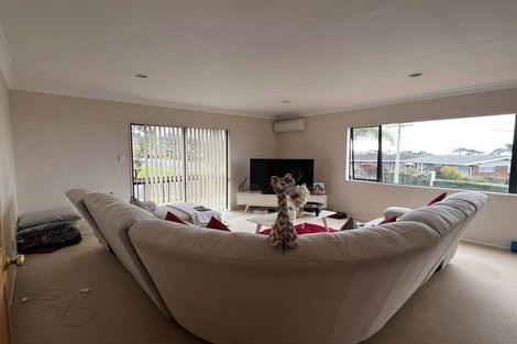 Photo of property in 1/994 Beach Road, Torbay, Auckland, 0630