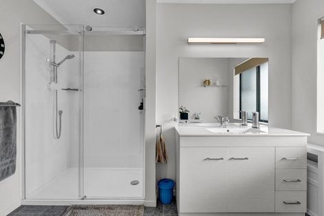 Photo of property in 20a Virginia Place, Whalers Gate, New Plymouth, 4310