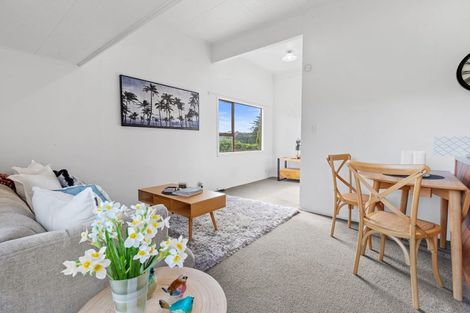 Photo of property in 1/918 Beach Road, Waiake, Auckland, 0630