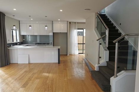 Photo of property in 98 Cardiff Road, Pakuranga, Auckland, 2010