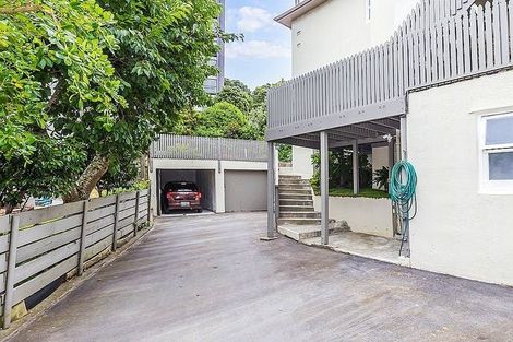 Photo of property in 2/7 Stowe Hill, Thorndon, Wellington, 6011