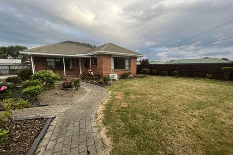 Photo of property in 32 Avonhead Road, Avonhead, Christchurch, 8042