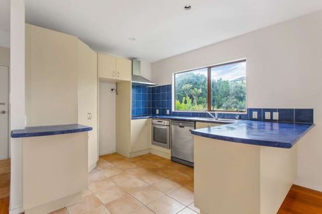 Photo of property in 2 Pistachio Place, Goodwood Heights, Auckland, 2105