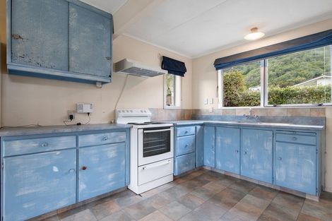 Photo of property in 125 Waikawa Road, Picton, 7220