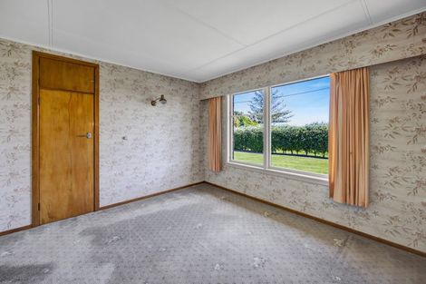 Photo of property in 1904 South Road, Kaupokonui, 4678