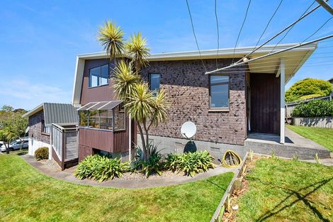 Photo of property in 8 Julian Place, Westown, New Plymouth, 4310