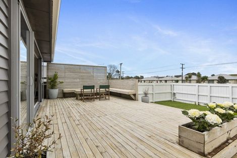 Photo of property in 77 Pohutukawa Place, Bell Block, New Plymouth, 4312