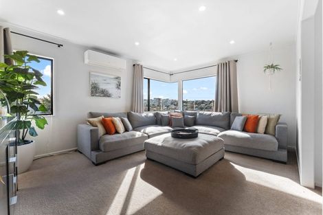 Photo of property in 10 Camilla Grove, Totara Vale, Auckland, 0629