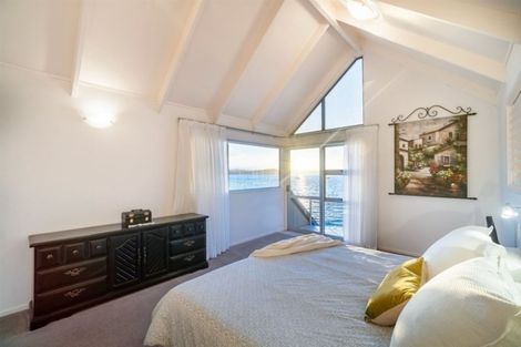 Photo of property in 98 Tindalls Bay Road, Tindalls Beach, Whangaparaoa, 0930