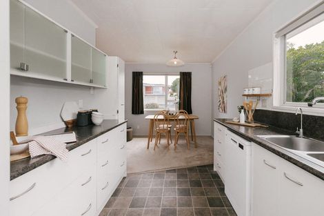 Photo of property in 53 Wikiriwhi Crescent, Awapuni, Palmerston North, 4412