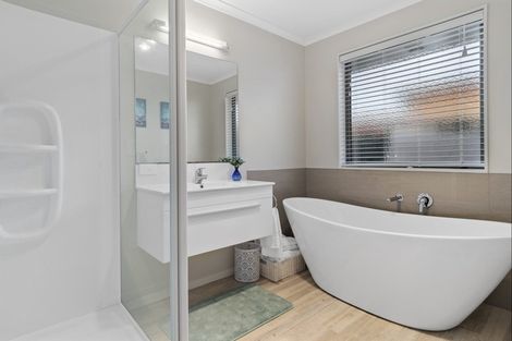 Photo of property in 12 Vantage Place, Omokoroa, 3114