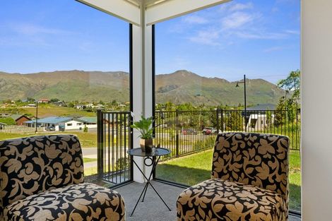 Photo of property in 14 Tuke Lane, Wanaka, 9305