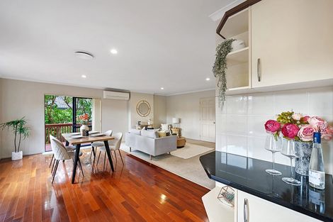 Photo of property in 16 Crimson Park, Oteha, Auckland, 0632