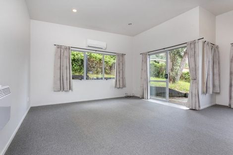 Photo of property in 18 Totaravale Drive, Totara Vale, Auckland, 0629