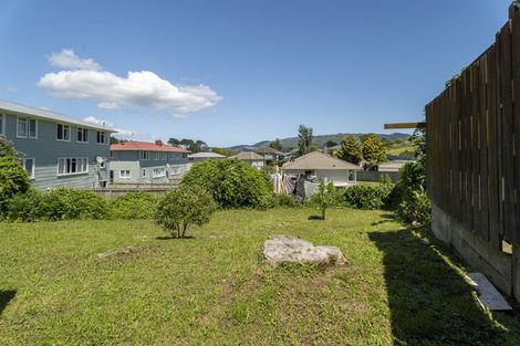 Photo of property in 35 Cornwall Crescent, Cannons Creek, Porirua, 5024