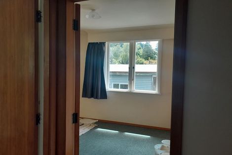 Photo of property in 92 Pinehaven Road, Pinehaven, Upper Hutt, 5019