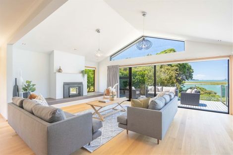 Photo of property in 163 West Harbour Drive, West Harbour, Auckland, 0618