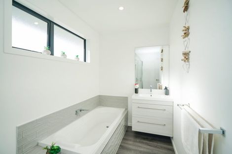 Photo of property in 12 Pegasus Place, Seaward Bush, Invercargill, 9812