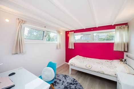 Photo of property in 21 Heathcote Place, Fitzherbert, Palmerston North, 4410