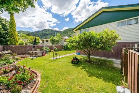 Photo of property in 30 Larchmont Grove, Totara Park, Upper Hutt, 5018
